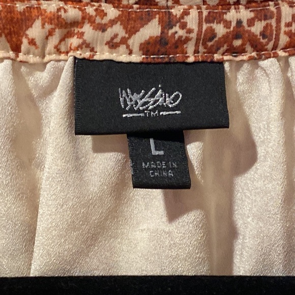 Long Sleeve Patterned Dress - LARGE - Picture 5 of 7